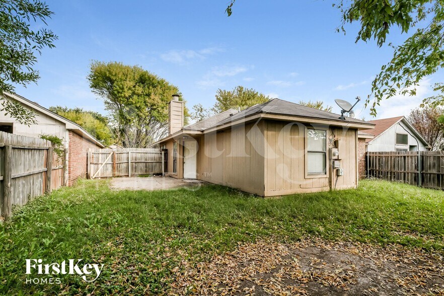 Building Photo - 2525 Butterfield Dr