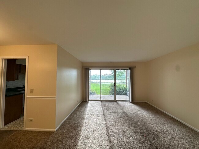 Building Photo - 1304 N Streamwood Ln