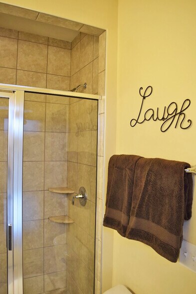 Building Photo - 1247 W 75th St