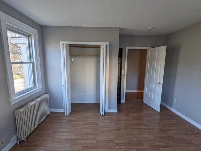 Building Photo - 386 Platt Ave