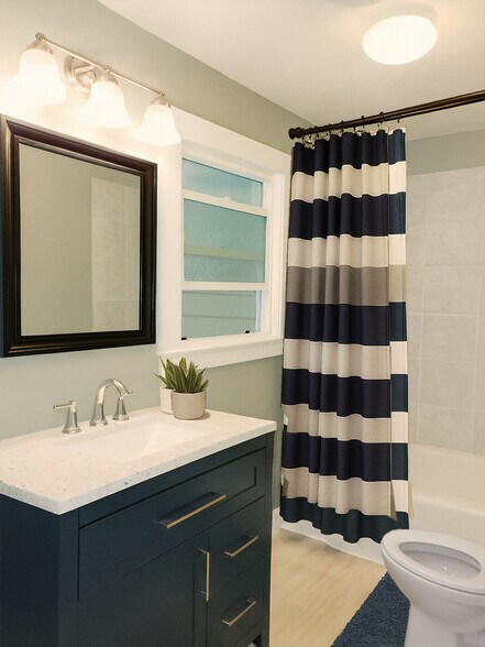 Guest Bathroom - 829 Hunt Ave