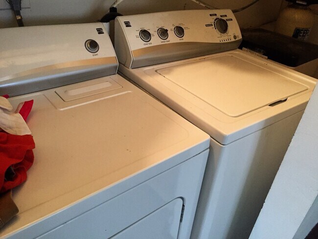 Building Photo - 2 Br / 1 Ba TH w/ 1-Car Garage in Brooklyn Center!