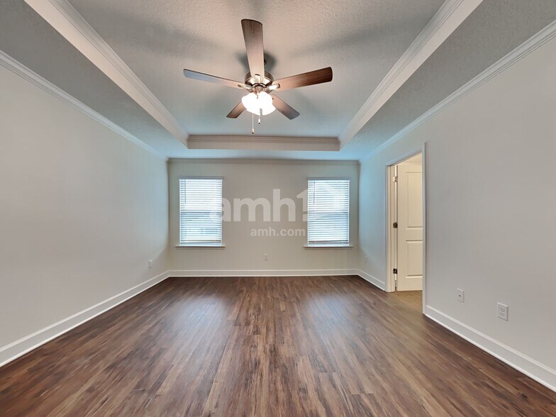 Building Photo - 927 Tan Tara Trl