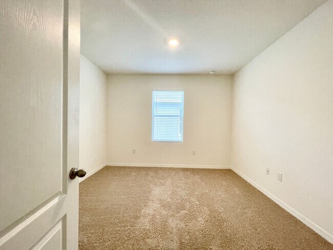 Building Photo - 5610 Galloping Dr