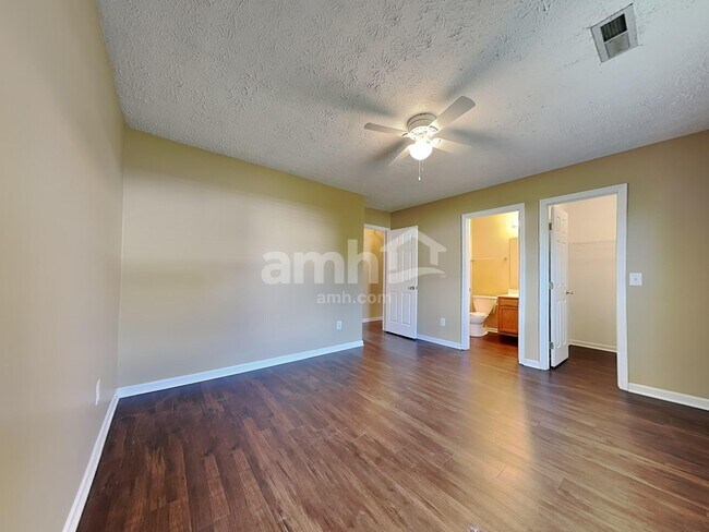 Building Photo - 1531 Farrington Dr