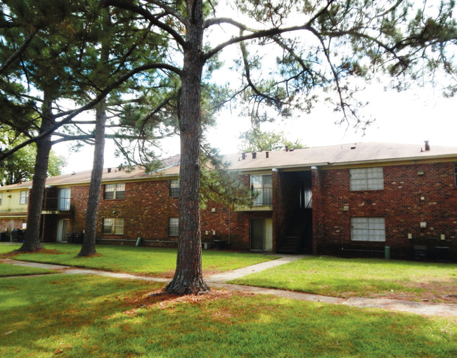 Primary Photo - Lone Oak Apartments