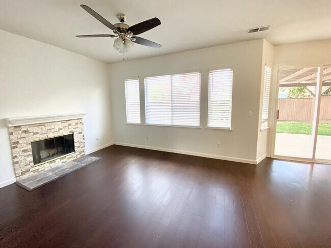 Building Photo - 67 Primrose Ct