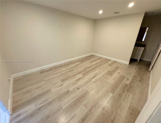 Building Photo - 3283 Cocoplum Cir