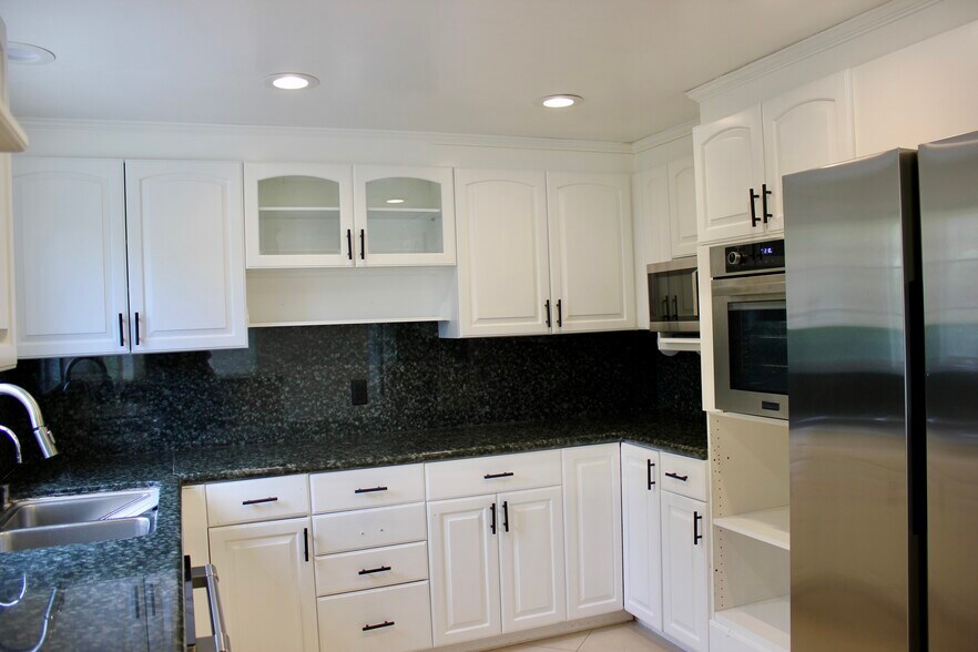 Building Photo - 1265 Bienveneda Ave