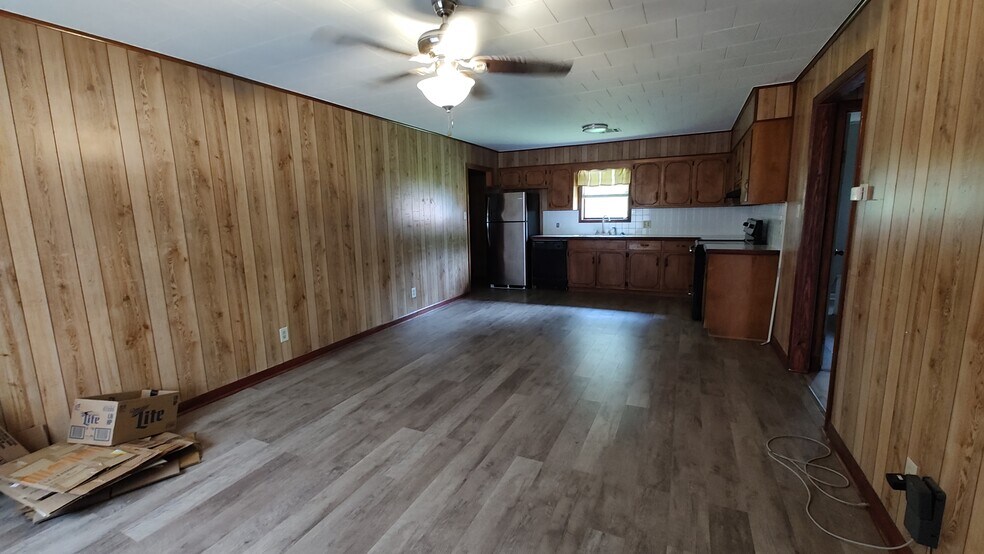 Family room - 200 Coles St
