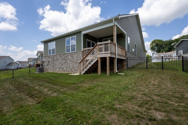 Building Photo - 1442 English Oak Dr
