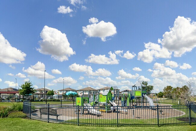 Building Photo - 22843 Castello Lakes Dr