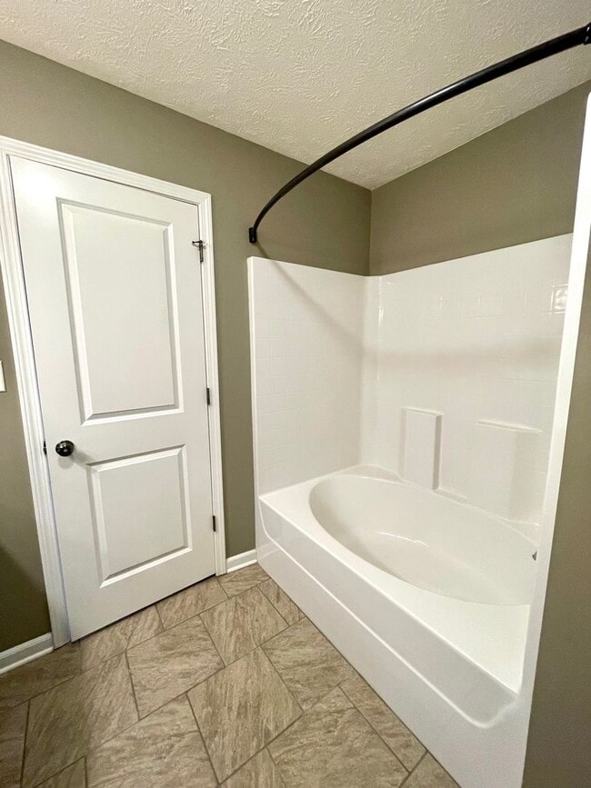 Building Photo - Where style meets comfort