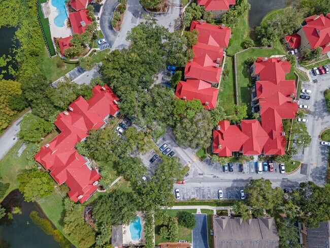 Building Photo - Newly Renovated Ground Floor Condo in Gate...