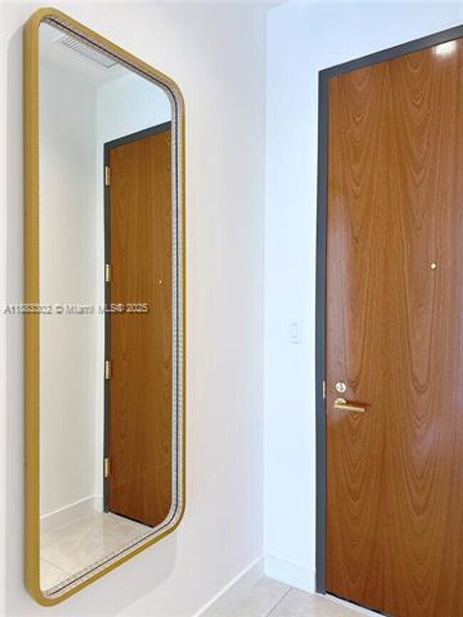 Building Photo - 2655 S Bayshore Dr