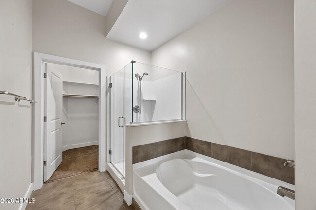 Building Photo - 945 E Playa Del Norte Dr