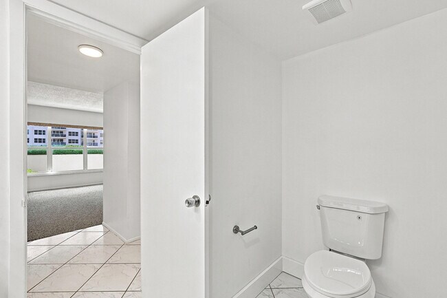 Building Photo - 3550 Galt Ocean Dr