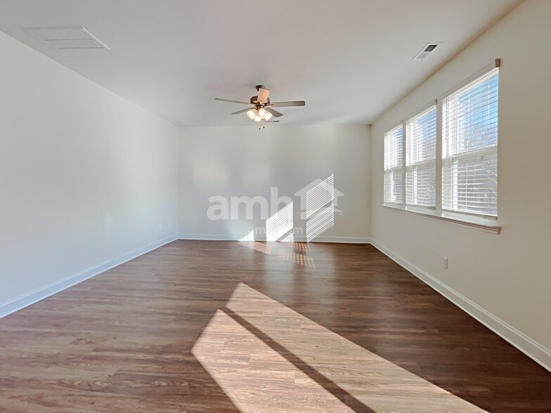 Building Photo - 1113 Bentley Pl