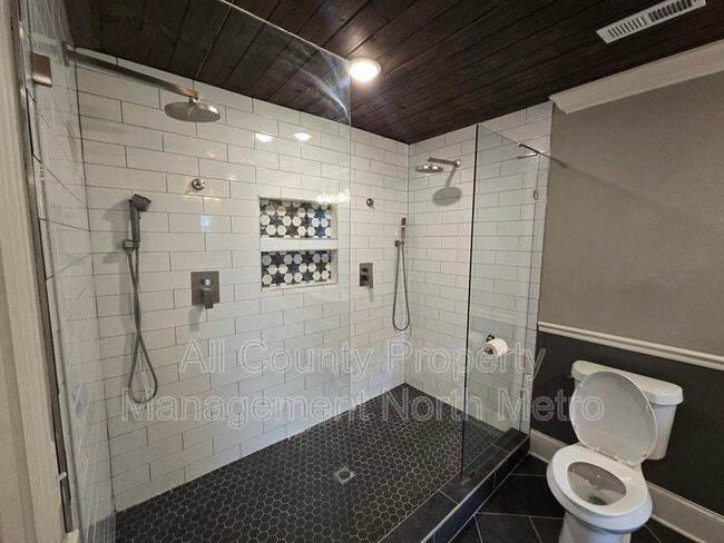Building Photo - 545 Lakeview Dr