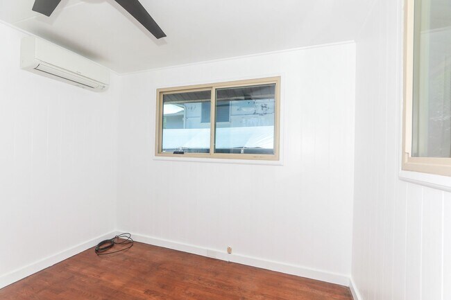 Building Photo - BK-1520