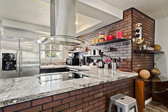 Building Photo - 3736 Rose Hill St