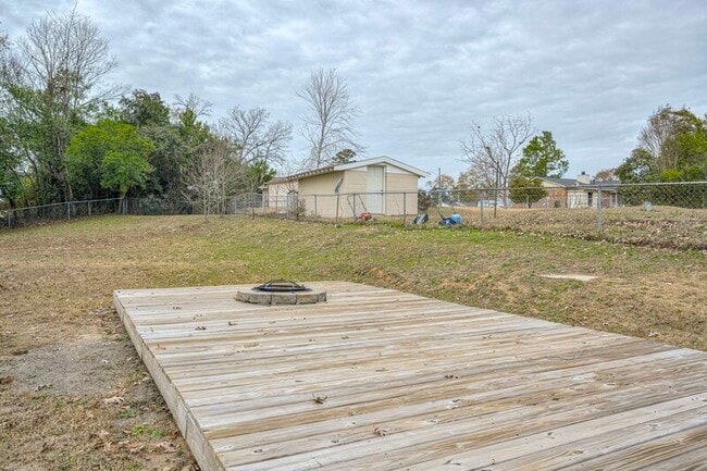 Building Photo - 115 Sunnywood Dr