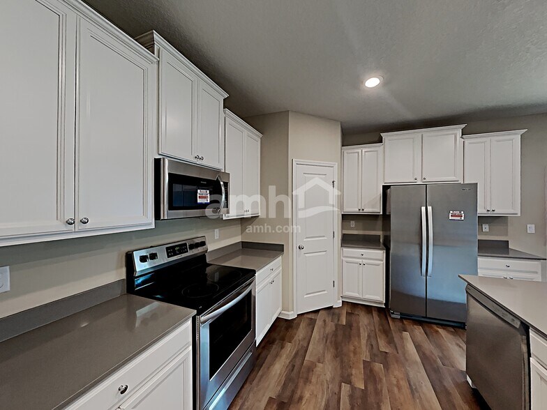 Building Photo - 219 Hemlock Pt