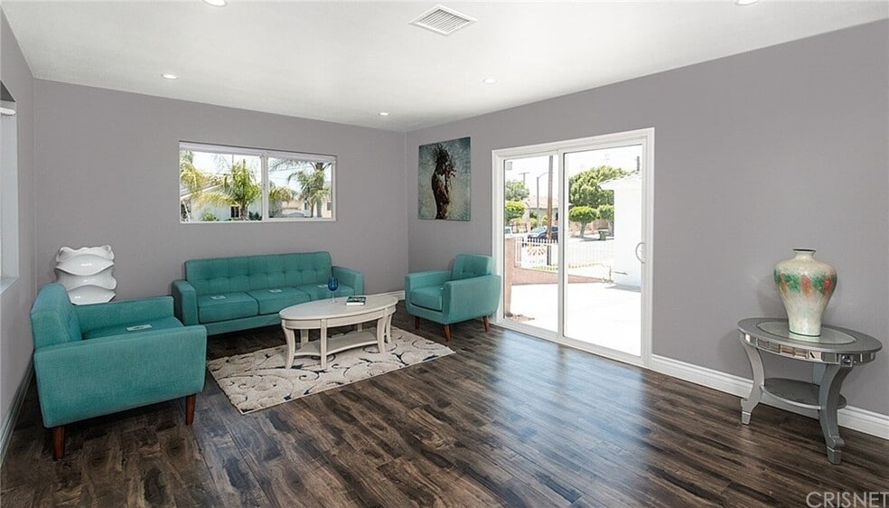 Building Photo - 9011 Vena Ave