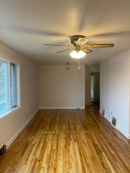 Living room - 217 E Franklin St