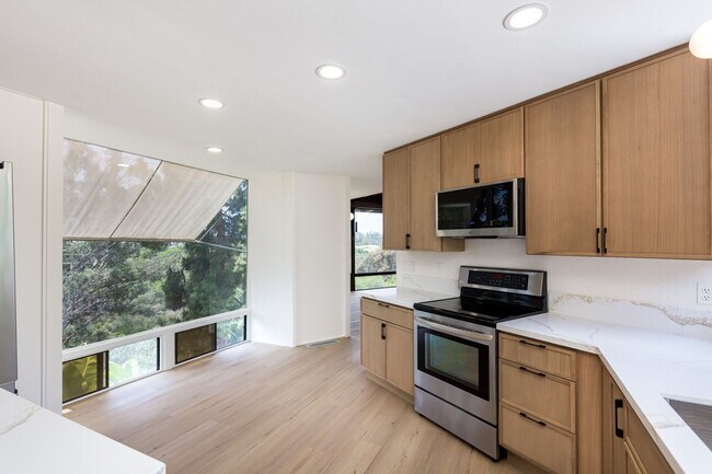 Building Photo - Renovated Post-Modern with Sweeping Canyon Views
