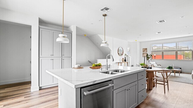 Building Photo - 2806 Chattleton Ln