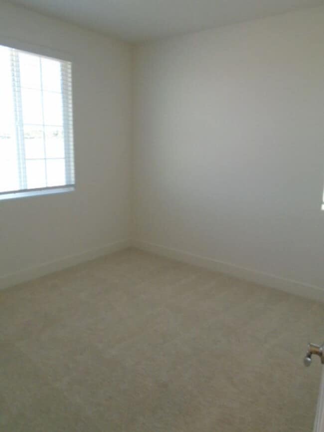 Building Photo - NEWER HOME IN LINCOLN OFF TWELVE BRIDGES!!