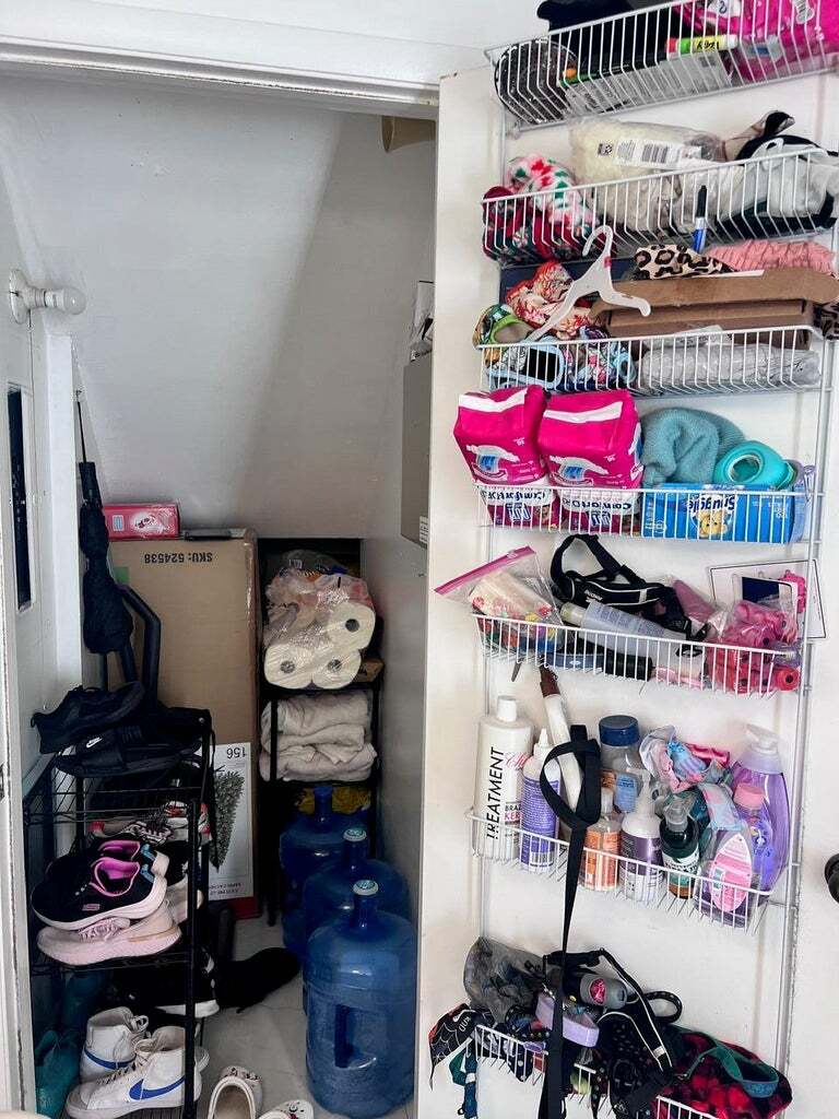 Building Photo - 1700 Embassy Dr