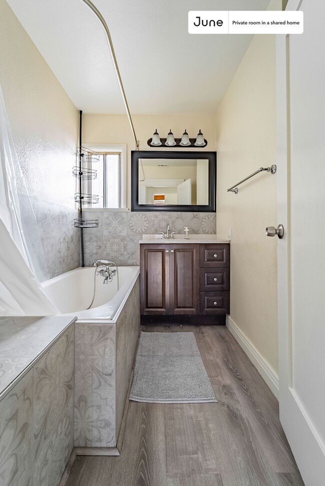 Building Photo - Room in Shared 4 bed/2 bath home