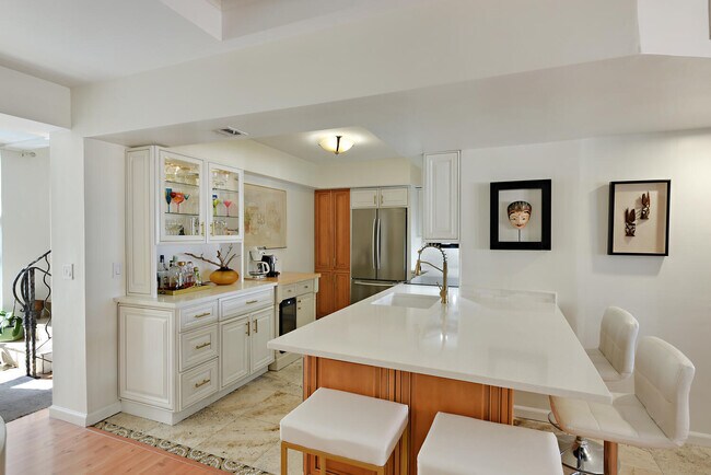 Building Photo - 250 S Ocean Blvd