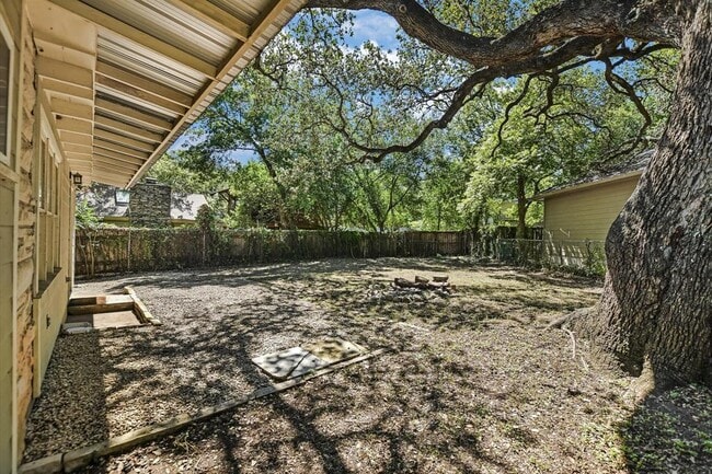 Building Photo - 1007 Reagan Terrace