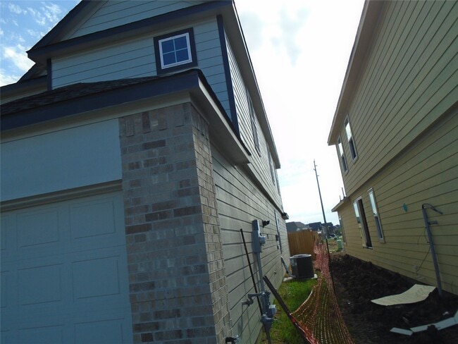 Building Photo - 2215 Emerald Diamond Ct