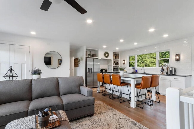 Building Photo - 190 Dewey Ave