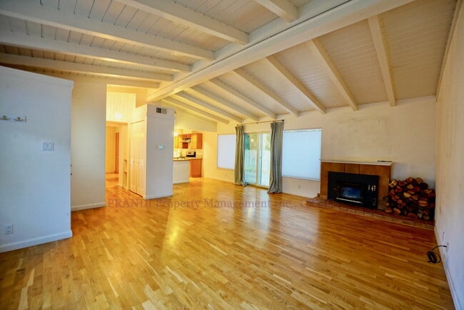 Building Photo - Novato Home with Big Yard, Backs to Pioneer Park!