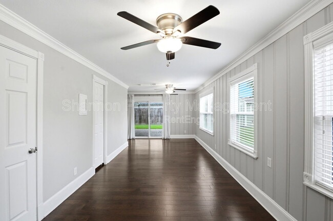Building Photo - 2207 Saxon Dr