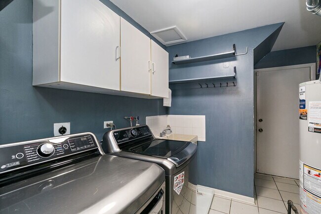 Building Photo - 1126 Tiverton Ct