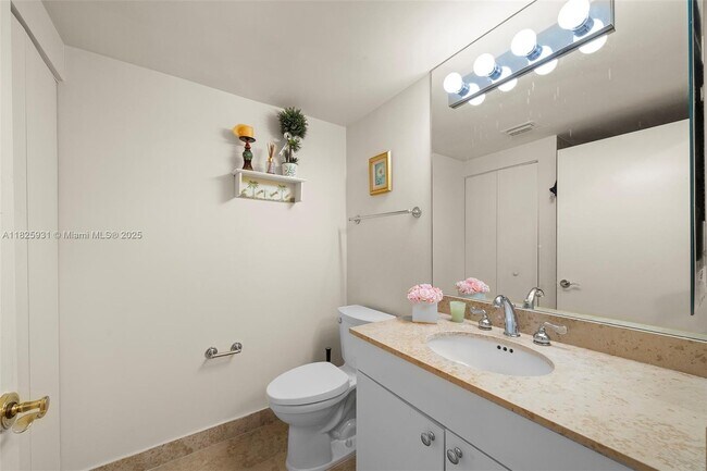 Building Photo - 4775 Collins Ave