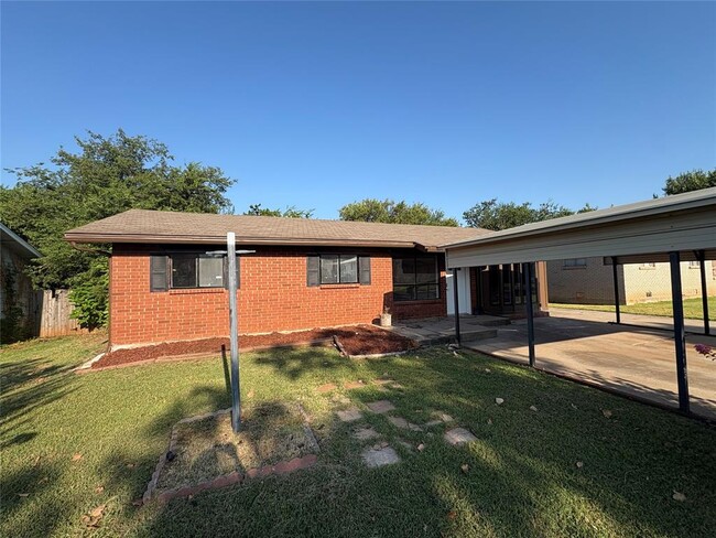 Building Photo - 2605 Queensbury Rd