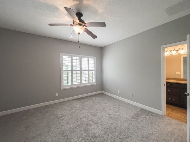 Building Photo - Beautiful 3 story townhome in St Johns Town center area