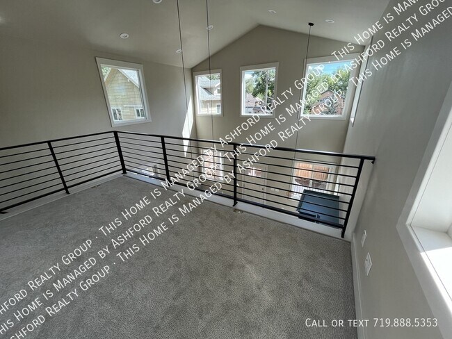 Building Photo - 839 E Willamette Ave