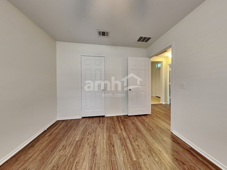 Building Photo - 1813 Wind Dancer Trail