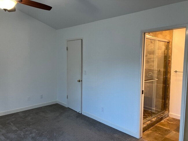 Building Photo - 3600 Thomas More Way