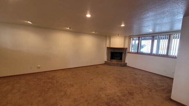 Building Photo - 1200 Duffer Dr