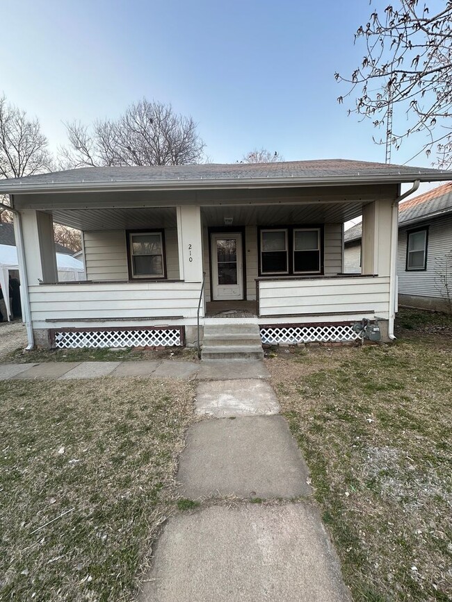 Primary Photo - 2 Bed /1 Bath Bungalow