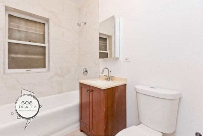 Building Photo - Berwyn Apts for Rent!